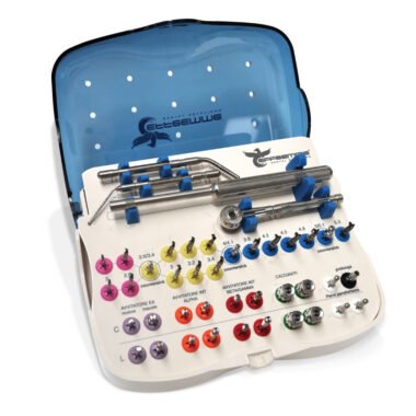 معدات العيادات والمختبرات